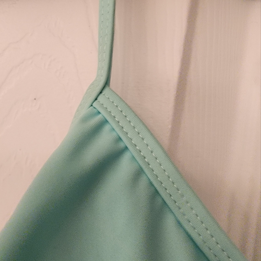 HOT WATER Ruffle Bikini Top In Glacier Size Large - Picture 4 of 8